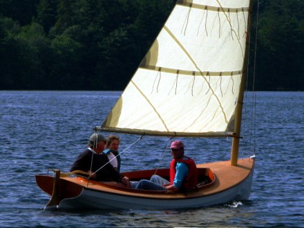 Doug's catboat -- now THAT's deck camber!