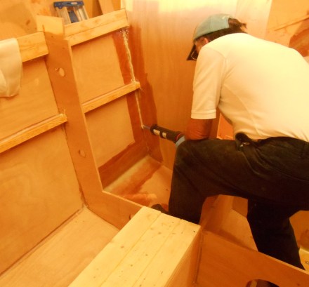 Shooting in the Thixo epoxy for the fillet with a caulking gun