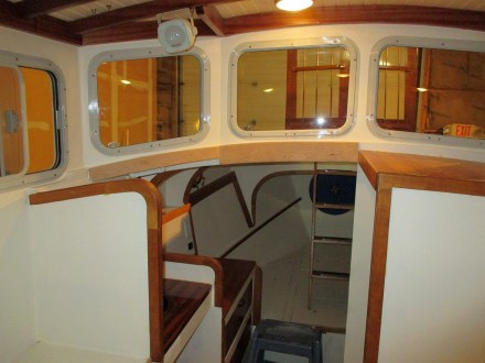 Forecabin entry trim